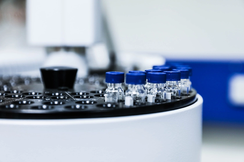 Automatischer Probengeber eines Analysegeräts